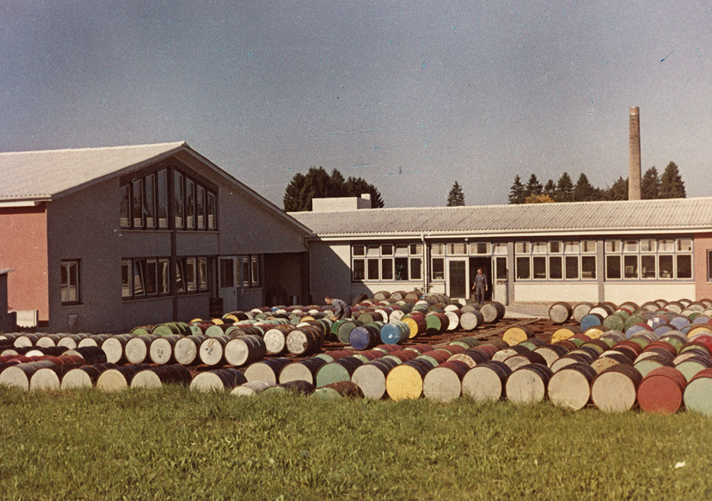 Drum storage with laboratory building and production